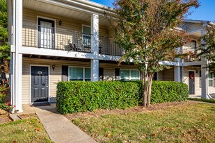 British Woods Apartments in Nashville, TN - Building Photo