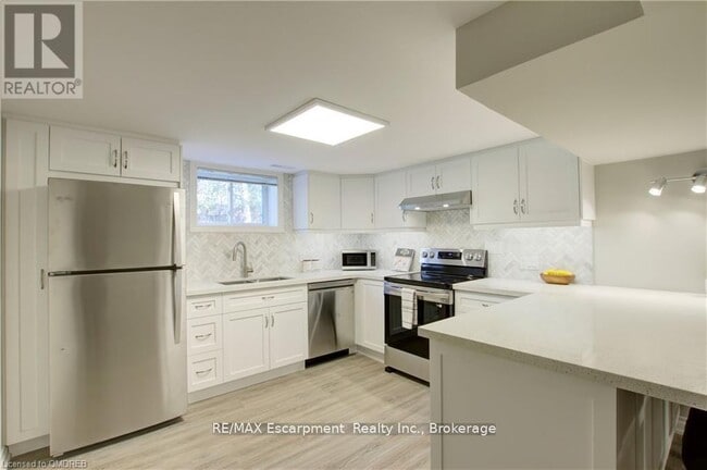 property at 2093 Maplewood Dr