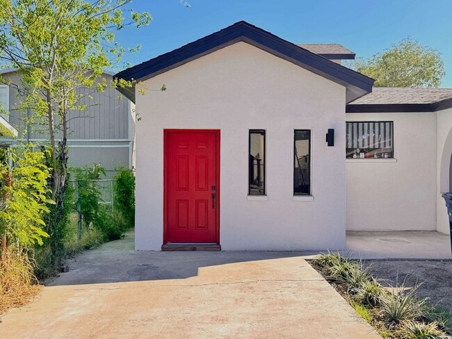 1515 Madison St in Laredo, TX - Building Photo - Building Photo