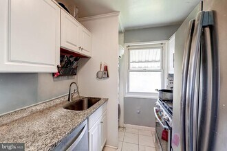 715 N George Mason Dr in Arlington, VA - Building Photo - Building Photo