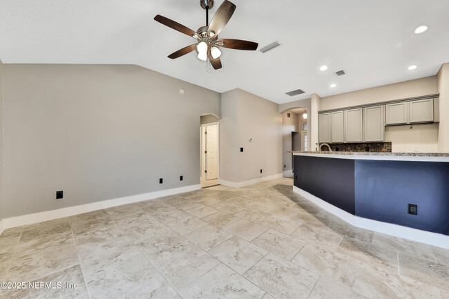 2462 Creekfront Dr in Green Cove Springs, FL - Building Photo - Building Photo