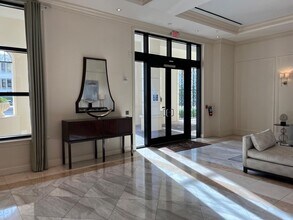 1300 Ponce de Leon Blvd in Coral Gables, FL - Building Photo - Building Photo