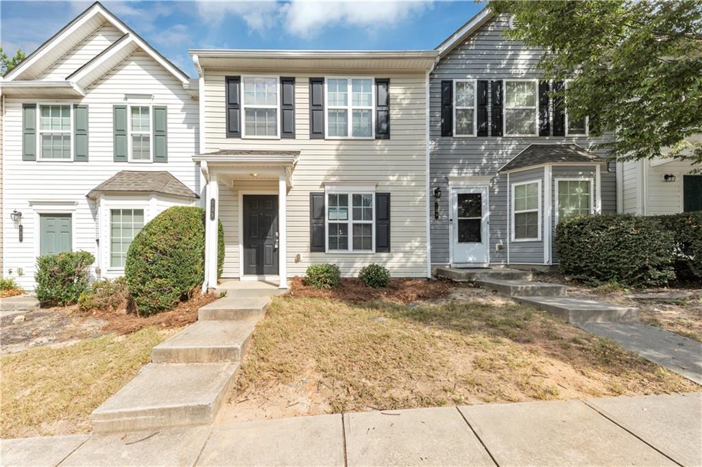 735 Crestwell Cir in Atlanta, GA - Building Photo