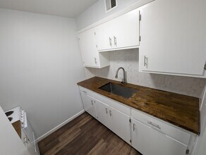 306 Central Dr, Unit 5 in Pella, IA - Building Photo - Building Photo
