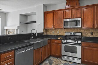 8313 Mozley Park St in Las Vegas, NV - Building Photo - Building Photo