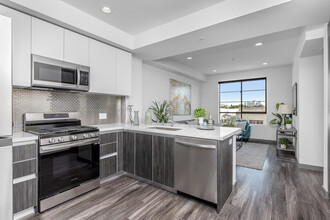 Venice Luxury Apartments in Los Angeles, CA - Building Photo - Building Photo