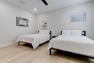 2206 Lou Ellen Ln in Houston, TX - Building Photo - Building Photo