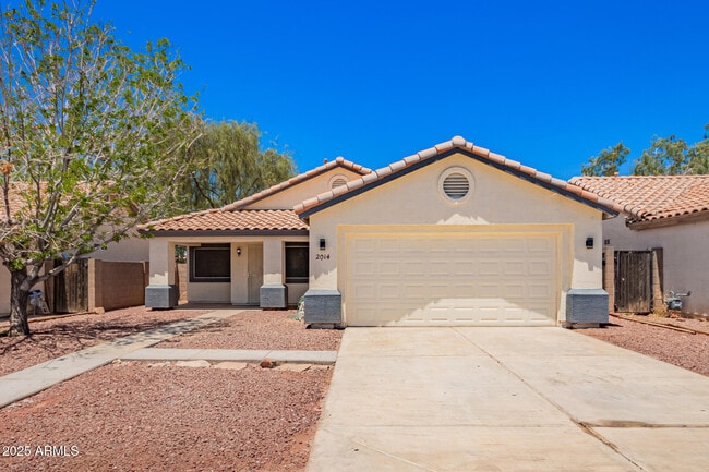 2014 N 84th Ln in Phoenix, AZ - Building Photo - Building Photo
