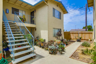 Ivy Lane Manor Apartments in Imperial Beach, CA - Building Photo - Primary Photo