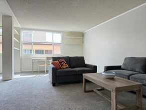 540 Kelton Ave, Unit 204 in Los Angeles, CA - Building Photo - Building Photo