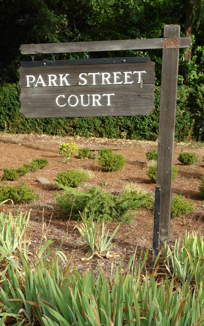 Park Street Court Apartments in Salem, OR - Building Photo - Building Photo