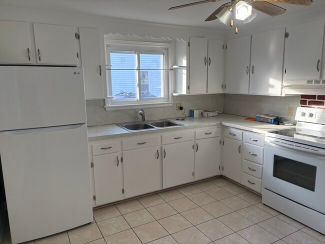 39 Westphal St in West Hartford, CT - Building Photo - Building Photo