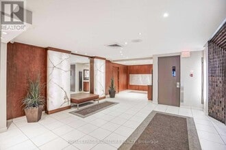 720 Spadina Ave. in Toronto, ON - Building Photo - Building Photo