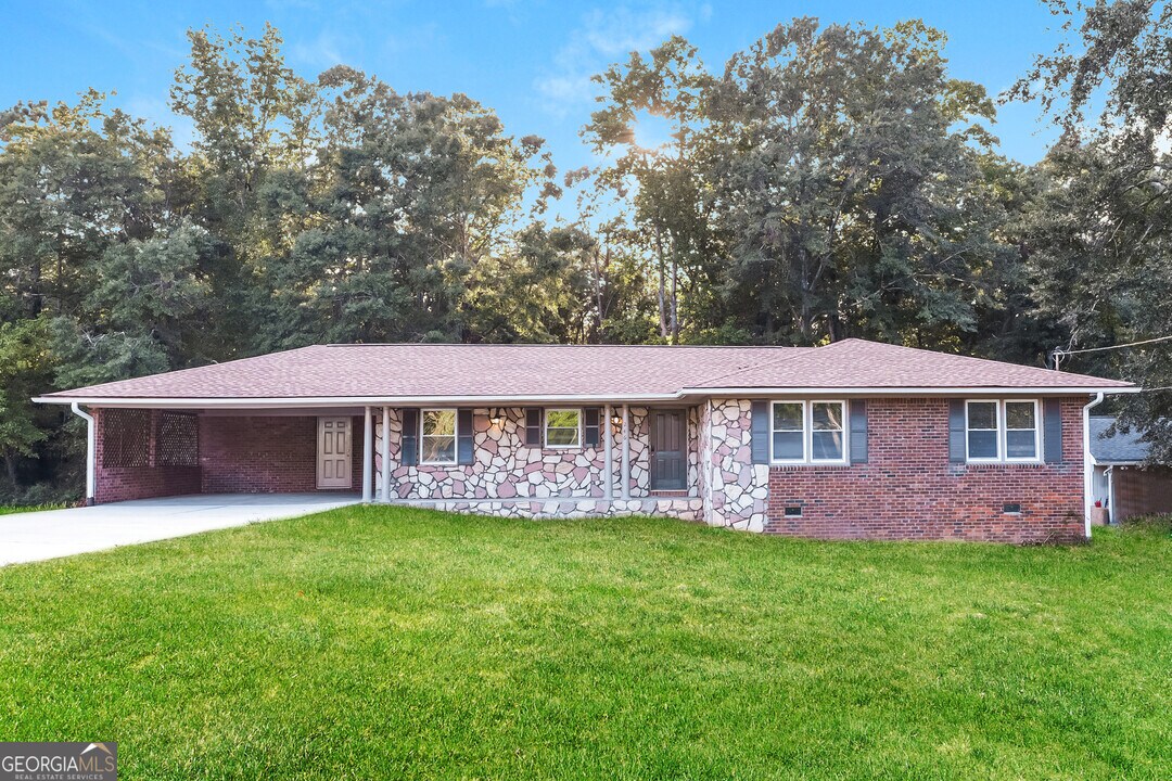 246 Timber Lake Cir in Douglasville, GA - Building Photo