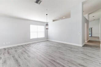 29806 Morningmist Dr in Zephyrhills, FL - Building Photo - Building Photo