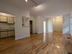 658 W Cornelia Ave, Unit 11 in Chicago, IL - Foto de edificio - Building Photo