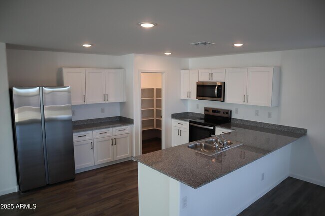 1267 W Flowstone Trl in Benson, AZ - Building Photo - Building Photo