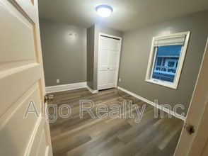 2211 Queen Ave N in Minneapolis, MN - Building Photo - Building Photo