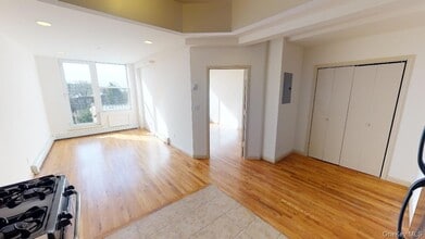 67-09 Austin St, Unit 4A in Queens, NY - Building Photo - Building Photo