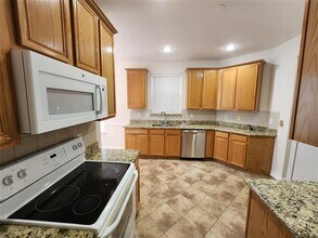 9829 Castlewood Dr in Plano, TX - Foto de edificio - Building Photo