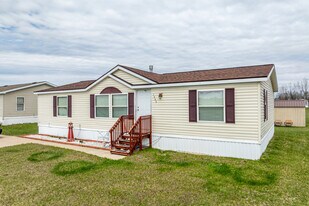 Apple Grove Estate in Kent City, MI - Building Photo