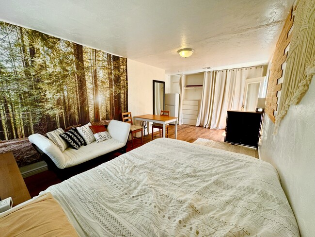 12845 Gilmore Ave in Los Angeles, CA - Building Photo - Building Photo