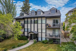 2110 15 St SW in Calgary, AB - Building Photo