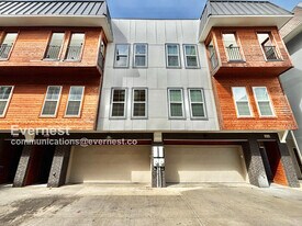 2318 Stutz Dr in Dallas, TX - Building Photo