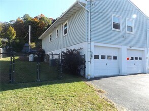32 Willow Rd in Beacon, NY - Building Photo - Building Photo