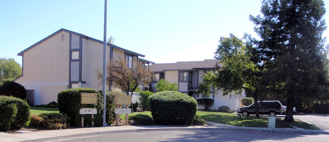 1924 Manor Way in Fairfield, CA - Building Photo - Building Photo