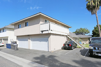 7032 Heil Ave in Huntington Beach, CA - Foto de edificio - Building Photo