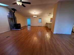 725 N Barlow Ln in Bishop, CA - Building Photo - Building Photo