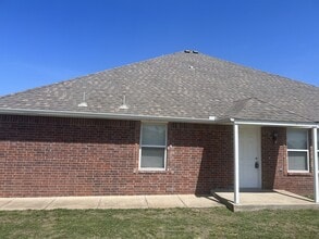 1300 Commerce Dr in Norman, OK - Building Photo - Building Photo