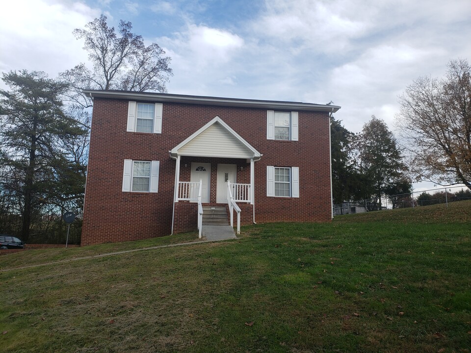 2630 Stonebrook Ln in Morristown, TN - Building Photo