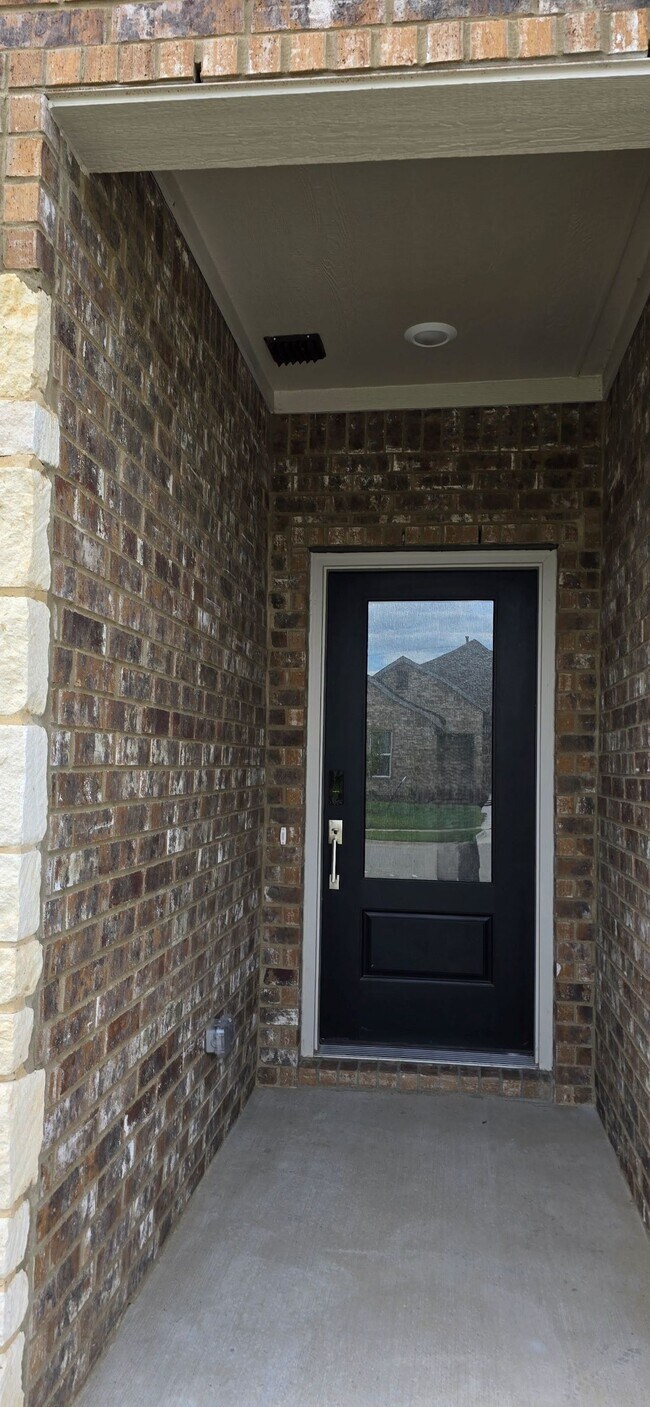1250 Okeechobee Dr in Dallas, TX - Building Photo - Building Photo