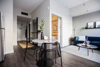 Bison Pointe in Winnipeg, MB - Foto de edificio - Building Photo