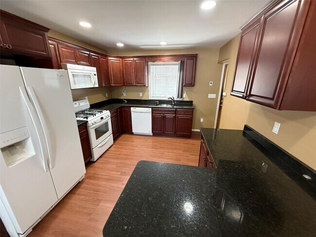 209 River Ave in Patchogue, NY - Building Photo - Building Photo