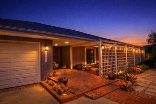 22503 Charlestown Dr in Calabasas, CA - Building Photo