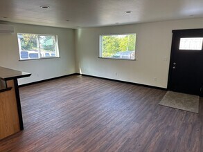 63622 Centennial Rd in Coos Bay, OR - Building Photo - Building Photo