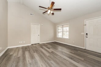 1585 Ridgemont Dr in La Vergne, TN - Foto de edificio - Building Photo