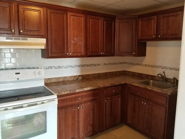 1190 Plymouth Ave in Fall River, MA - Building Photo - Building Photo