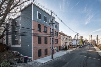 117 Addison St, Unit #1 in Boston, MA - Foto de edificio - Building Photo