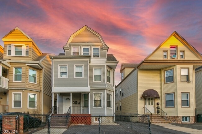property at 178 N 16th St