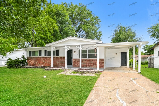 property at 1415 Cove Ln