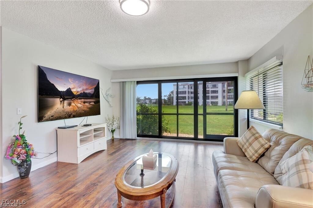 7406 Lake Breeze Dr in Ft. Myers, FL - Building Photo