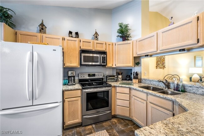 1350 Misty Pines Cir in Naples, FL - Foto de edificio - Building Photo