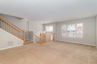 520 Lincoln Station Dr in Oswego, IL - Building Photo - Building Photo