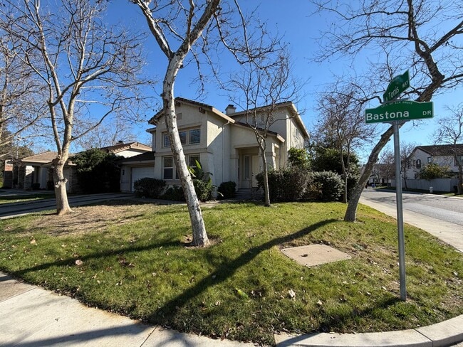 2300 Bastona Dr in Elk Grove, CA - Building Photo - Building Photo