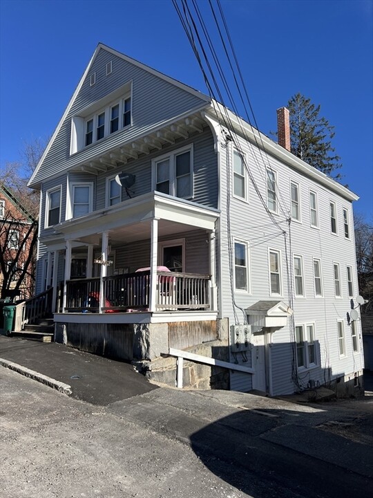 17 Bond St in Fitchburg, MA - Building Photo