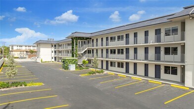 13200 NE 7th Ave in North Miami, FL - Building Photo - Building Photo